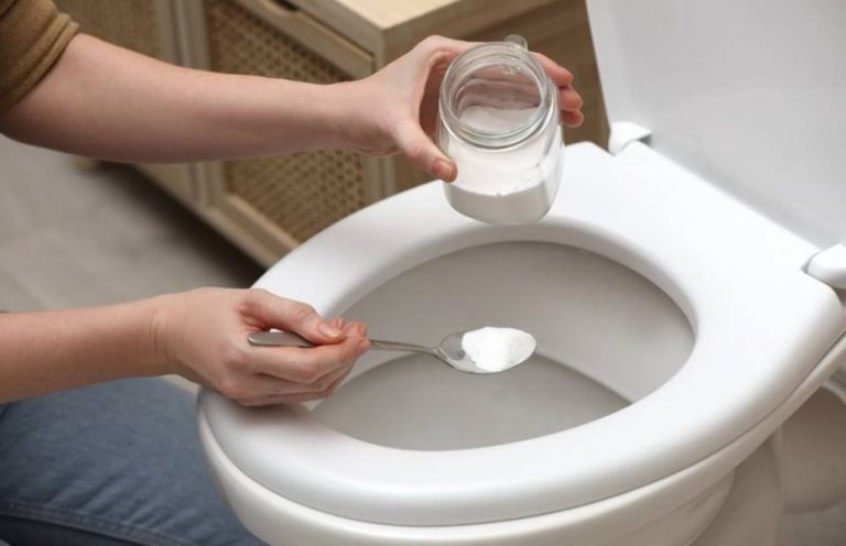 How to Unclog a Toilet With Salt